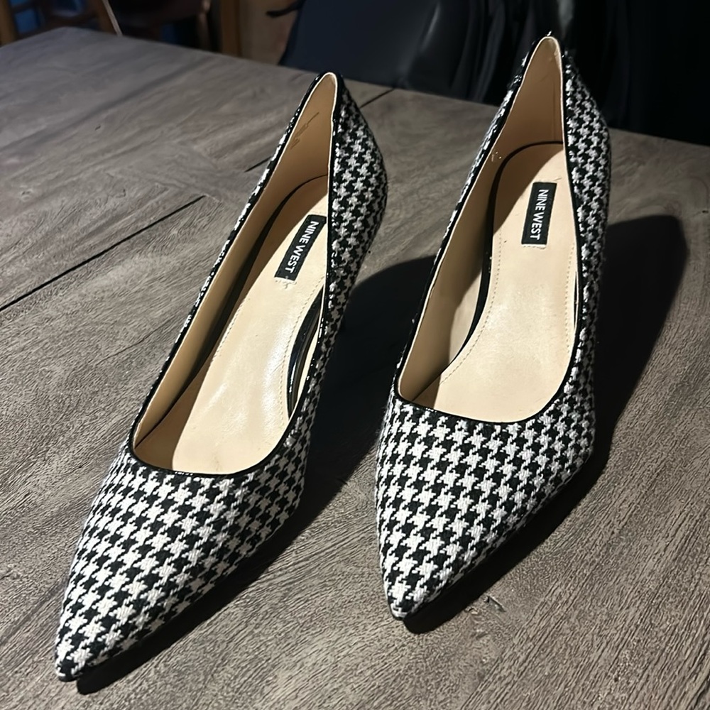 Nine West black & white heels size 10